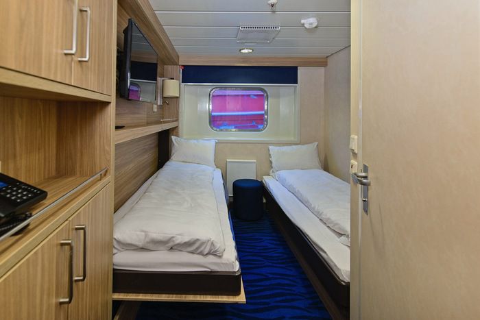 Polar Outside | Twin on middle or upper deck with window (restricted view)